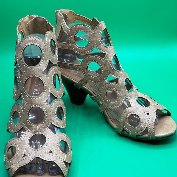 N.Y. VIP Tan Heel Open Toe Sandals Size 8 NWOT - Picture 3 of 14